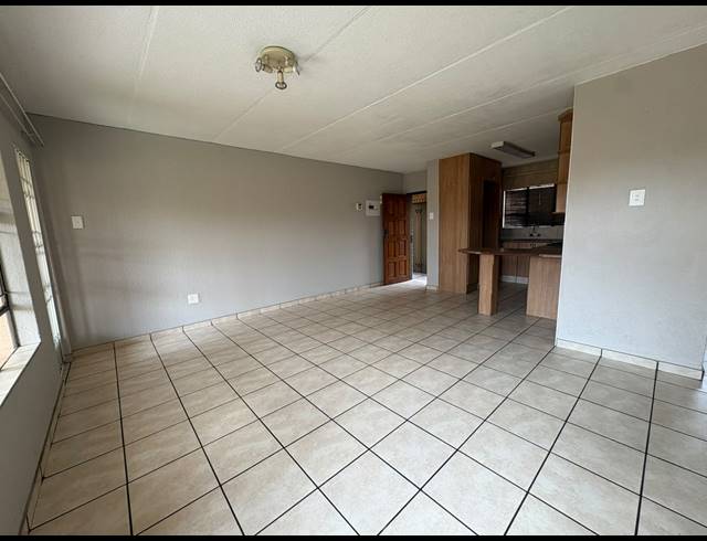 2 BEDROOM FLAT FOR SALE IN VAALPARK